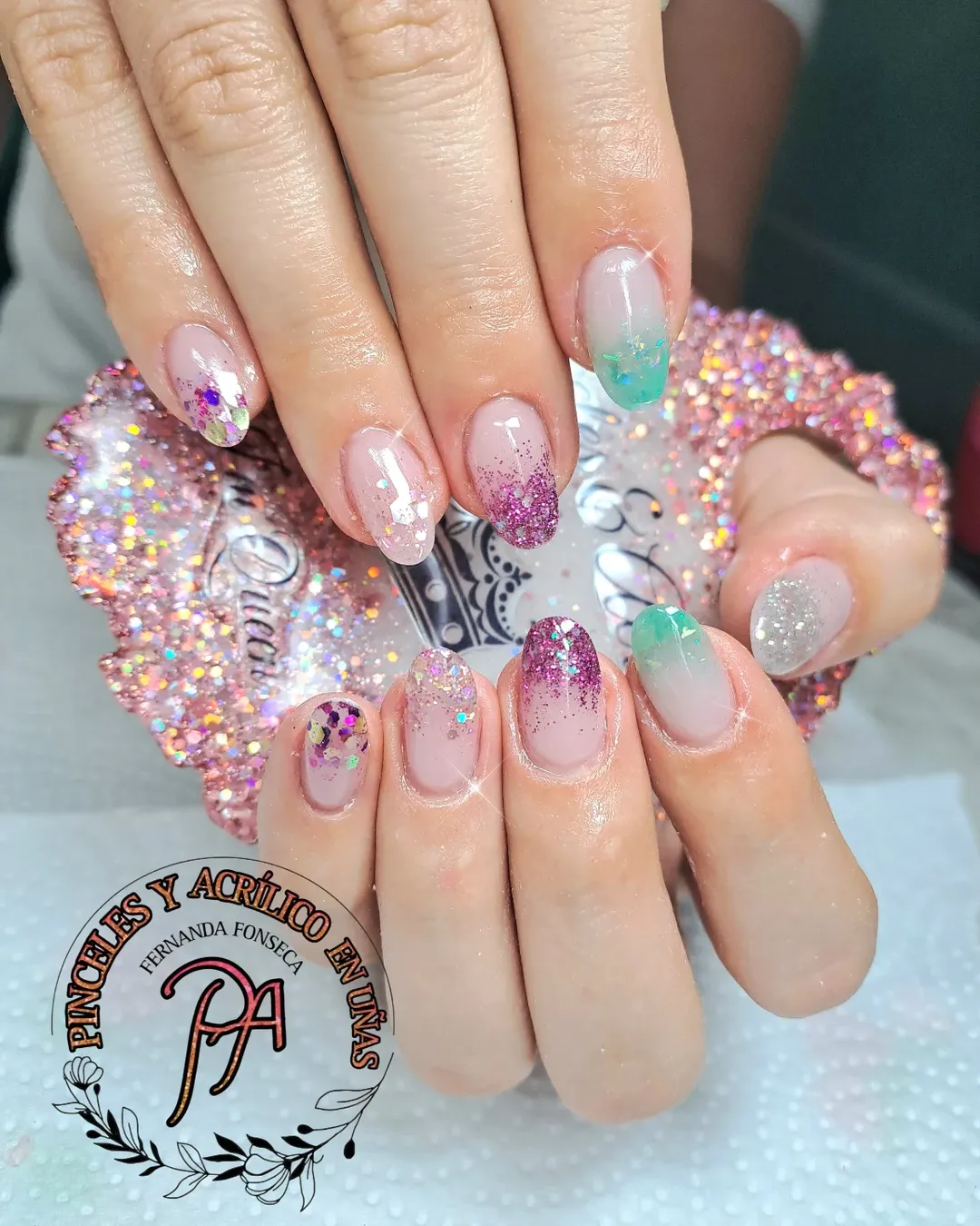 Servicio de Uñas Acrílicas - Pinceles y Acrílico Fernanda Fonseca