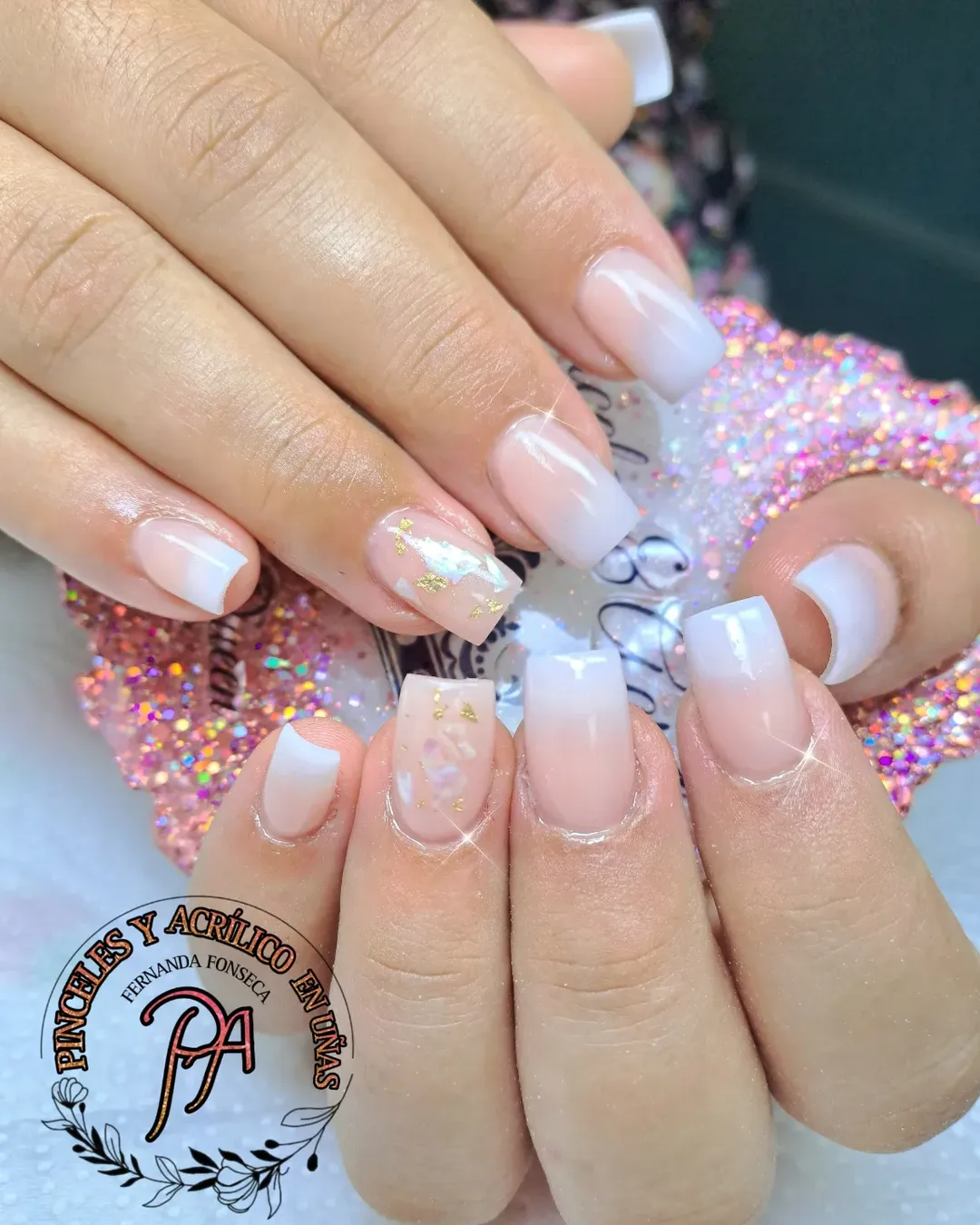Diseño acrílico personalizado en uñas