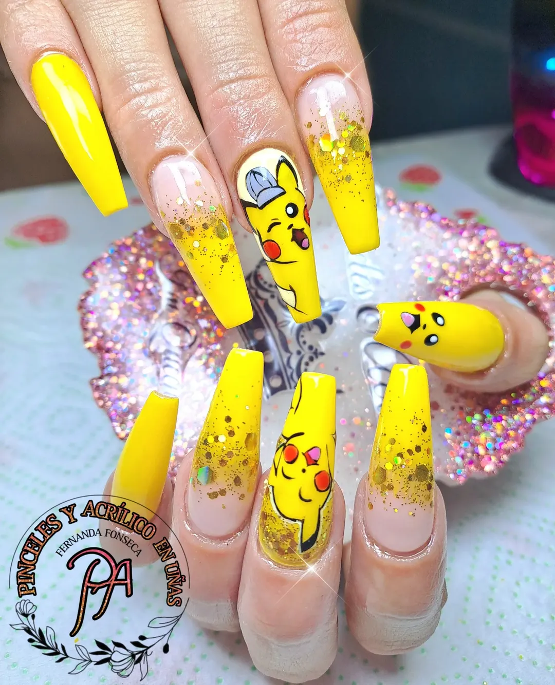 Diseño de uñas artísticas personalizado