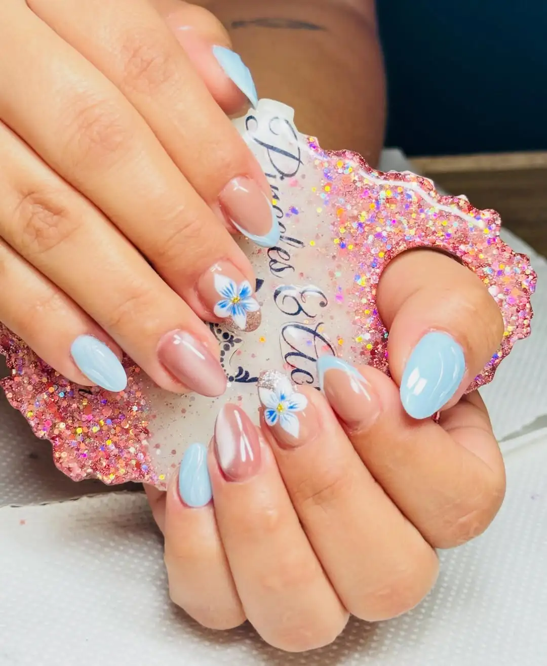 Uñas Gel X con detalles modernos