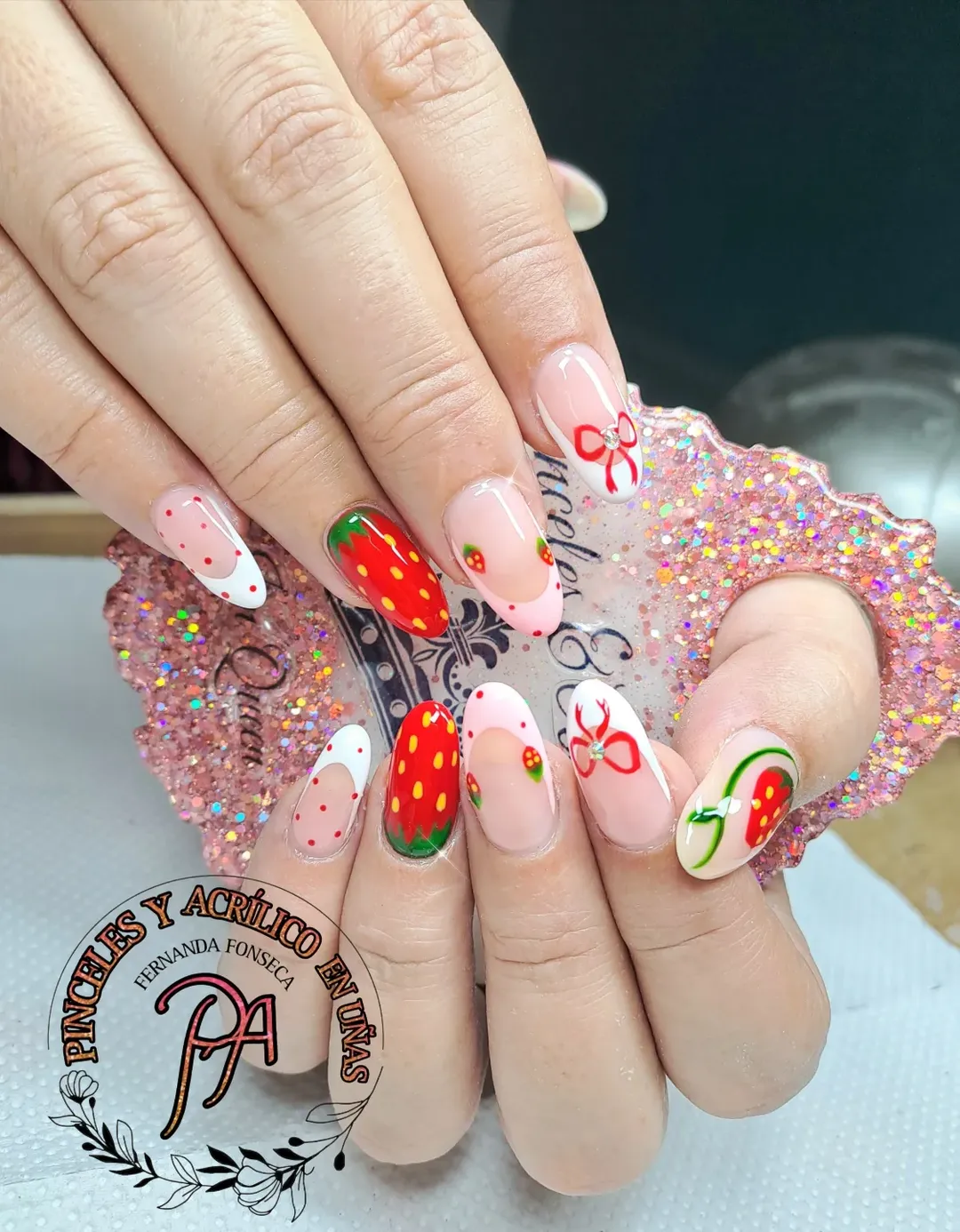 Uñas naturales con semipermanente y acabado premium