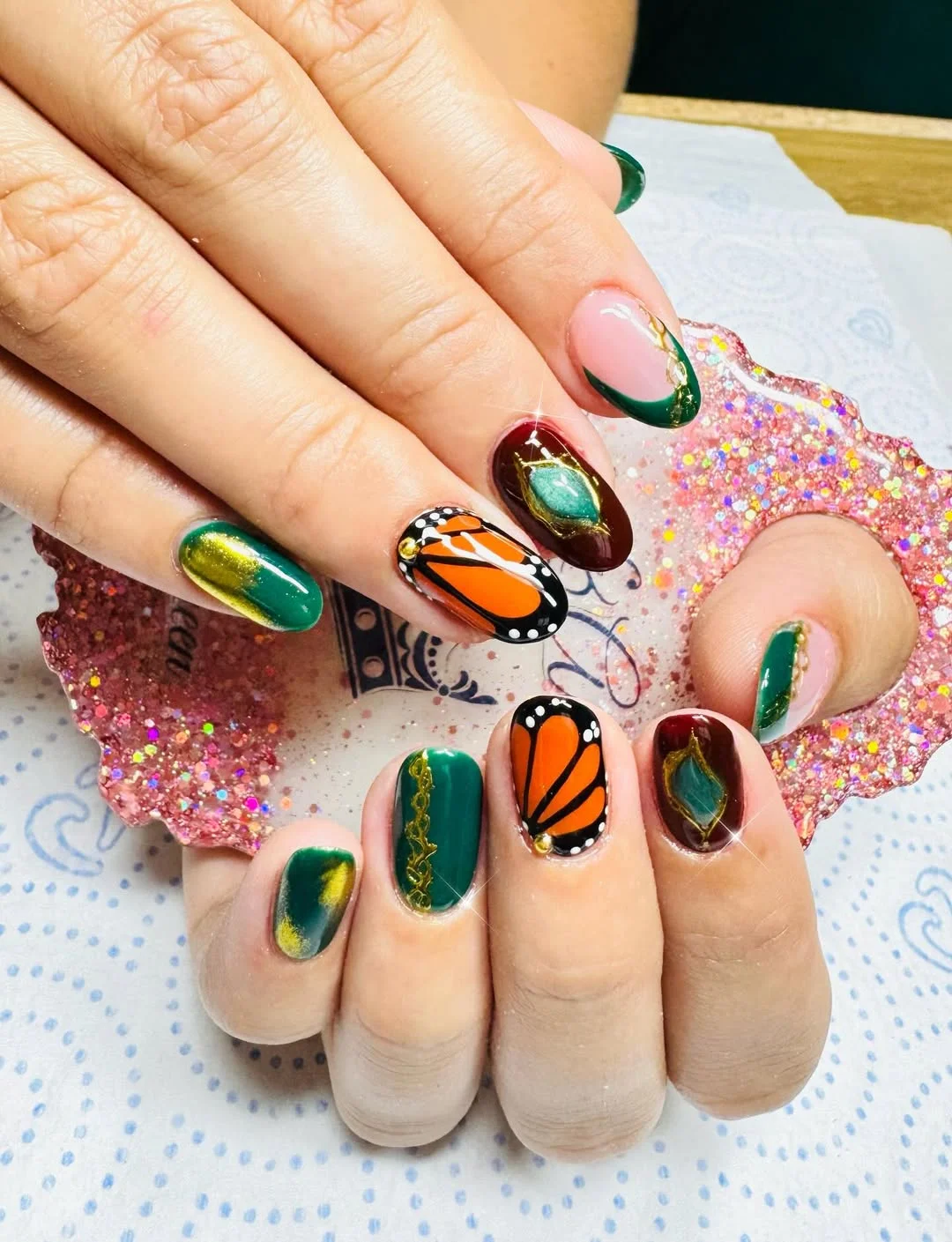 Uñas naturales con semipermanente de larga duración